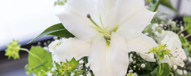 弔意を示す花