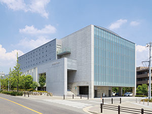 公益社千里会館外観